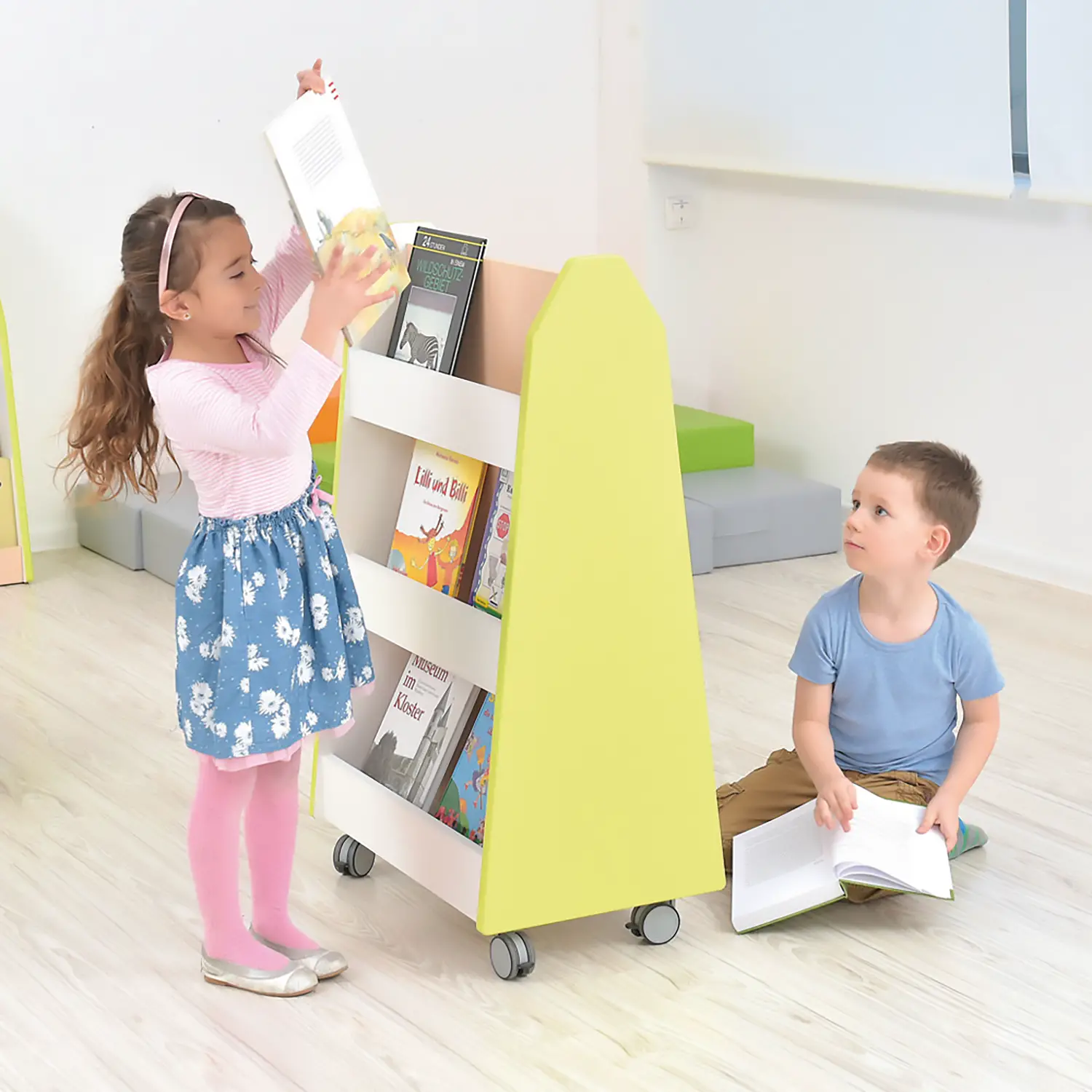 Libreria Bifacciale Quadro Lime per Scuola dell’Infanzia – Mobile Porta Libri a Doppia Faccia - Librerie e zone lettura