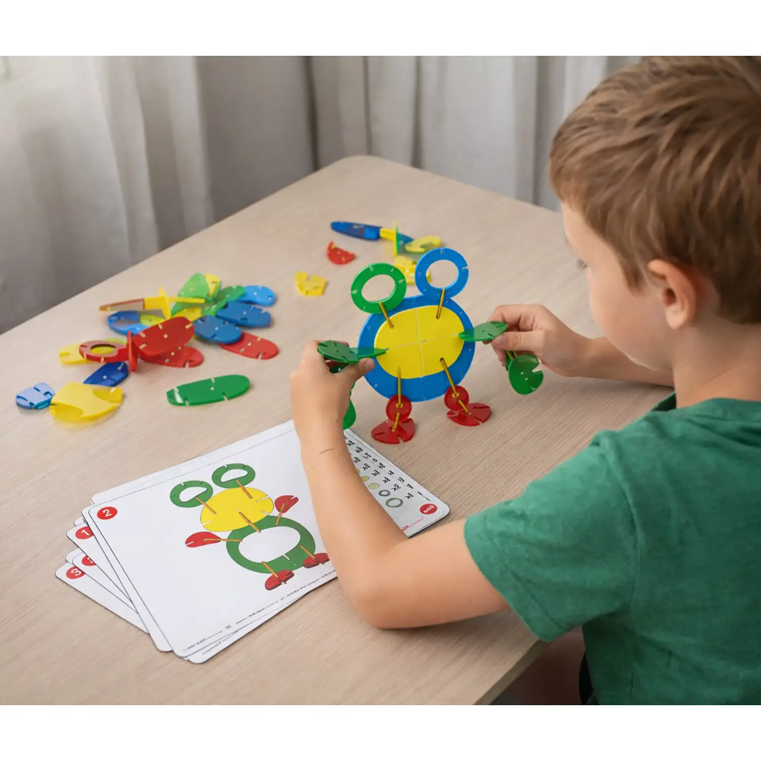 Costruzioni Animali ad Incastro Traslucenti • 96 Sagome 12 Schede - Costruzioni in plastica